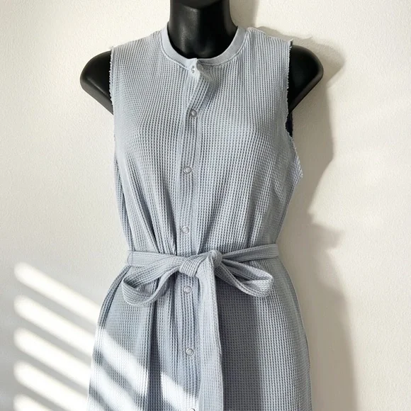 Zara light blue textured weave midi dress with button down front and waist Tie - Picture 4 of 14